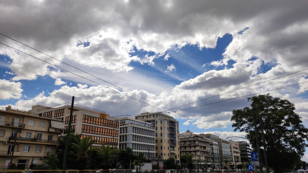 Καιρός: Ηλιοφάνεια με αραιές νεφώσεις την Παρασκευή 19 Δεκεμβρίου – Κανονικές της εποχής θερμοκρασίες