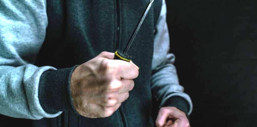 Αγρια ληστεία στην Πάτρα: Ρομά απείλησαν με κατσαβίδι, ξυλοκόπησαν και λήστεψαν δύο 23χρονους