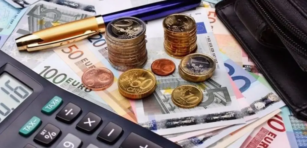 «Φοροκαταιγίδα» καλούνται να αντιμετωπίσουν οι πολίτες πριν το τέλος του έτους