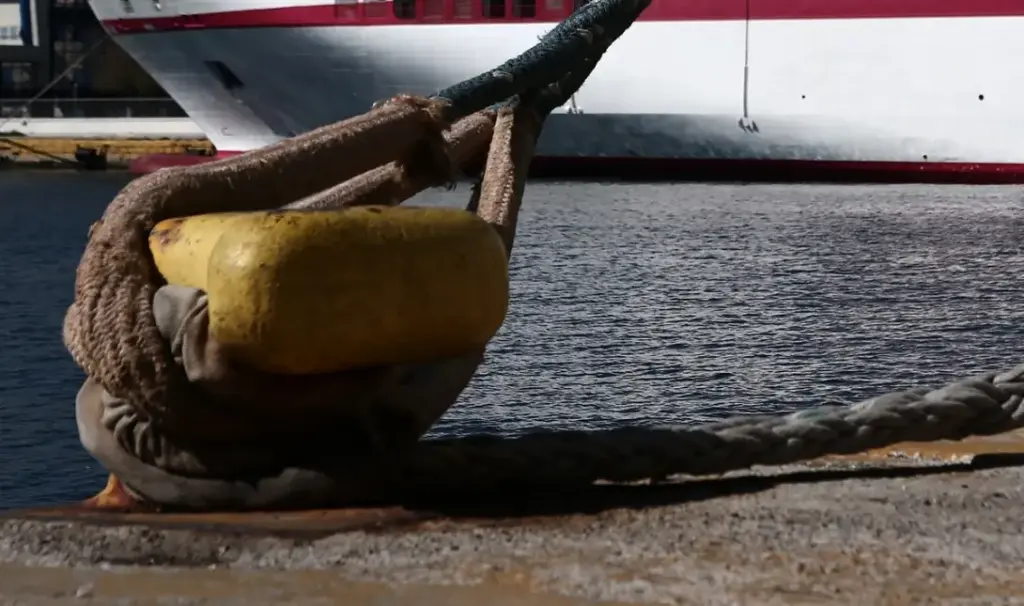 «Δεμένα» τα εμπορικά πλοία στις 11 Δεκεμβρίου λόγω 24ωρης απεργίας