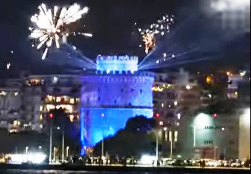 Με υπερθέαμα από laser πυροτεχνήματα και υπό τους ήχους μουσικής από διeθνούς φήμης Djs η Θεσσαλονίκη υποδέχθηκε το 2026