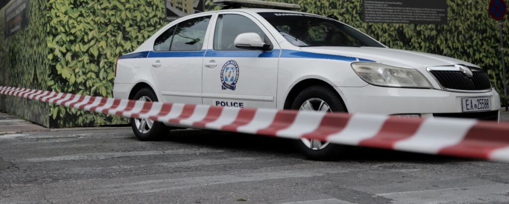 Στυγερό έγκλημα στη Γλυφάδα: 46χρονος μαχαίρωσε τον πατέρα του – Το 2014 είχε σκοτώσει τη μητέρα του