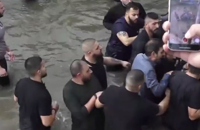 Αγιασμός των υδάτων στο Ηράκλειο: Έπιασαν αλλά… έσπασαν τον Τίμιο Σταυρό