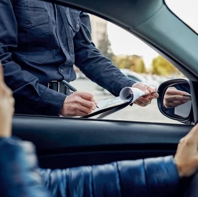 Οδηγός στο Κιλκίς παρέσυρε αστυνομικό με το αυτοκίνητο του