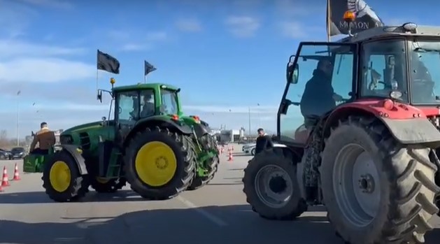 Αγροτικές κινητοποιήσεις: Έκλεισαν τα Μάλγαρα