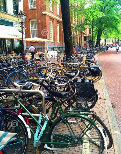 Γιατί το Άμστερνταμ απαγορεύει τα ηλεκτρικά ποδήλατα