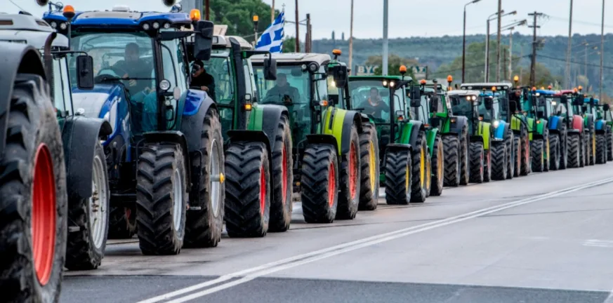 Παραμένουν στα μπλόκα οι αγρότες – Πανελλαδική σύσκεψη την Κυριακή στα Μάλγαρα