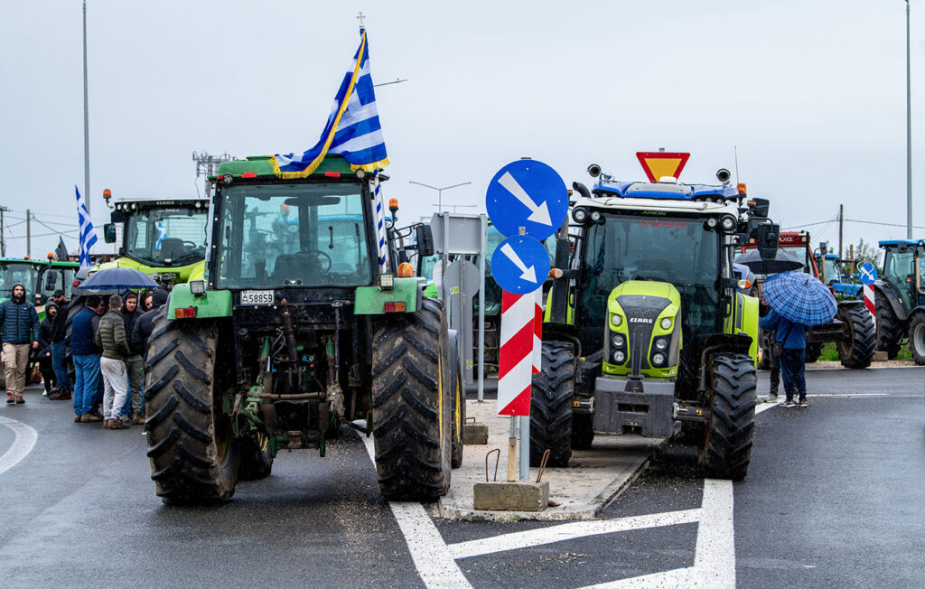 Αγροτικές κινητοποιήσεις: Παραμένει ο 48ωρος αποκλεισμός στα τελωνεία Προμαχώνα, Εξοχής, Ευζώνων και Νίκης