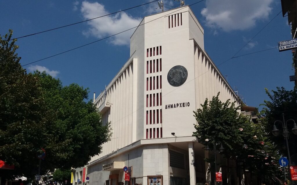 Αγρίνιο: Ανδρας εισέβαλλε στο δημαρχείο, επιτέθηκε στον Δήμαρχο και δάγκωσε υπάλληλο