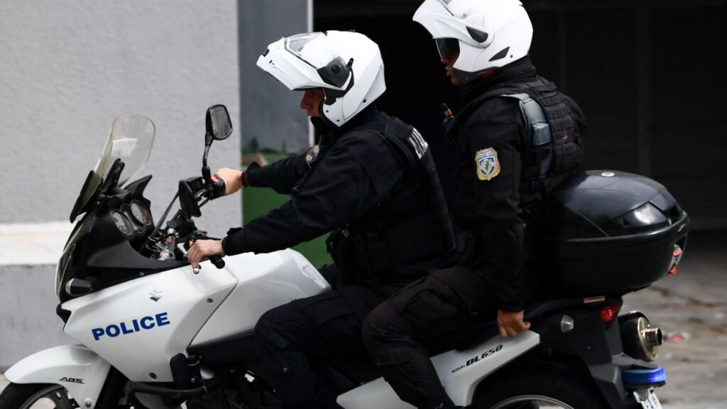 Αλλοδαποί με κλεμμένη μηχανή παρέσυραν και τραυμάτισαν αστυνομικό της ομάδας ΔΙ.ΑΣ. για να αποφύγουν τη σύλληψη
