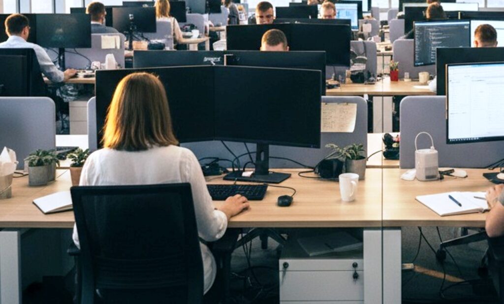 Σε ισχύ από σήμερα το νέο πειθαρχικό δίκαιο για τους δημοσίους υπαλλήλους