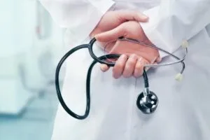 Συνελήφθη γιατρός για κατάχρηση ανηλίκου σε ασέλγεια