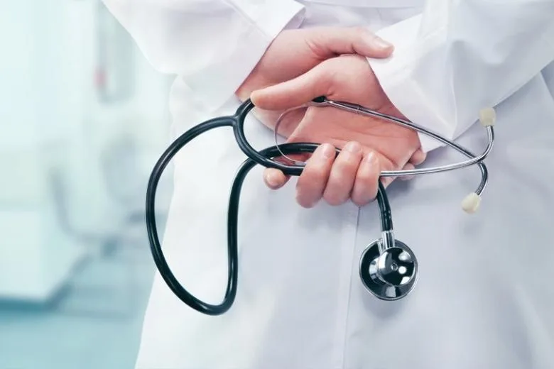 Συνελήφθη γιατρός για κατάχρηση ανηλίκου σε ασέλγεια
