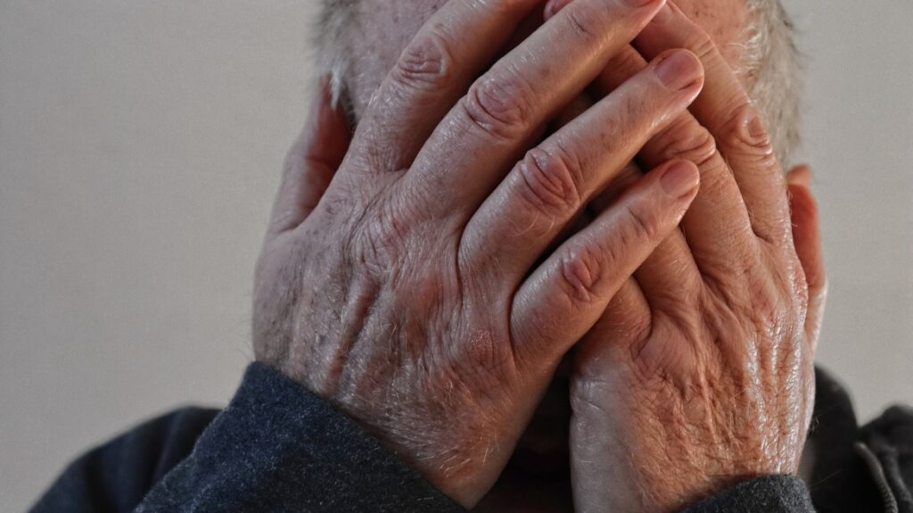 Ηράκλειο: Στο νοσοκομείο ηλικιωμένος μετά από ξυλοδαρμό από τον γιο του