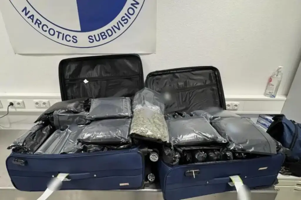 Συνελήφθησαν στο «Ελ. Βενιζέλος» τρεις αλλοδαπές που επιχείρησαν να μεταφέρουν πάνω από 72 κιλά κάνναβης στην Ιταλία