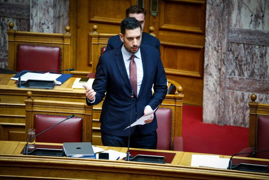 Σεξιστική επίθεση Κυρανάκη σε Πέρκα στη Βουλή