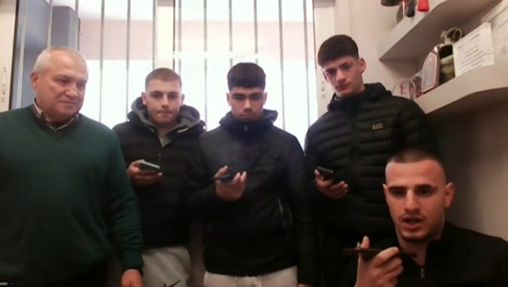 Μαθητές έσωσαν δύο ηλικιωμένους από φλεγόμενο διαμέρισμα στη Νέα Μάκρη