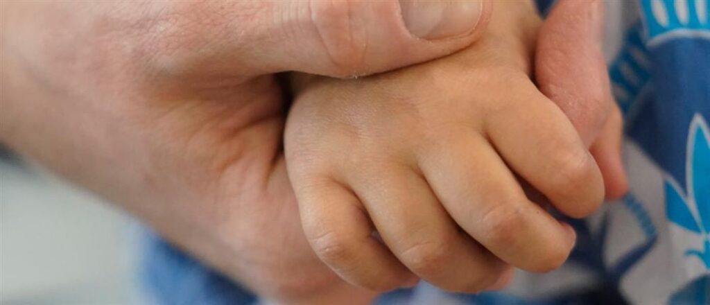 Ιωάννινα: 6χρονο βρέθηκε να περπατά μόνο του έξω στο κρύο ημίγυμνο και χωρίς παπούτσια