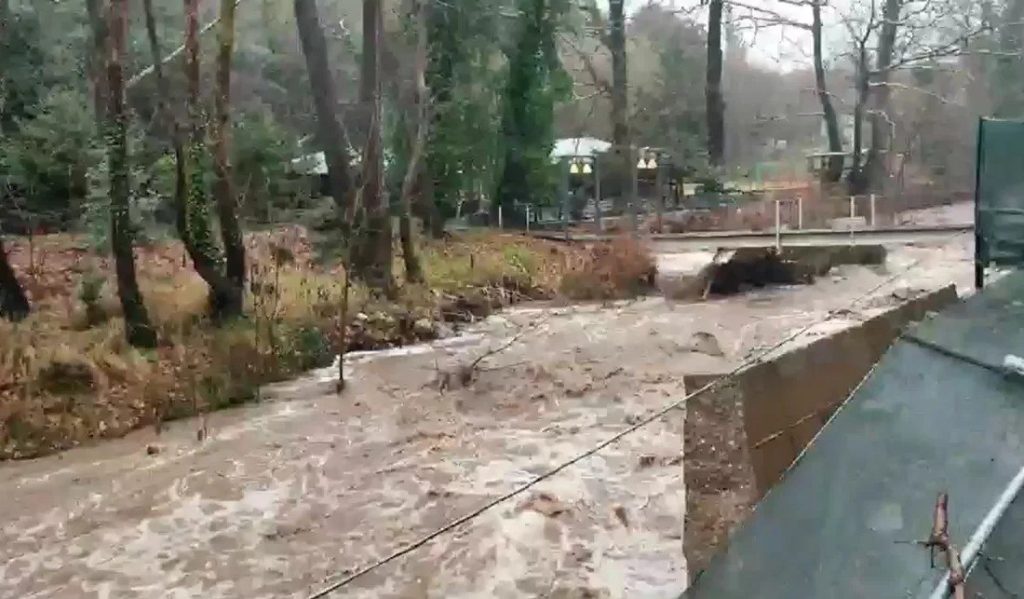 Σέρρες: Εκτεταμένα προβλήματα και ζημιές λόγω ισχυρής βροχόπτωσης – Σε κατάσταση έκτακτης ανάγκης περιοχές του δήμου Σιντικής
