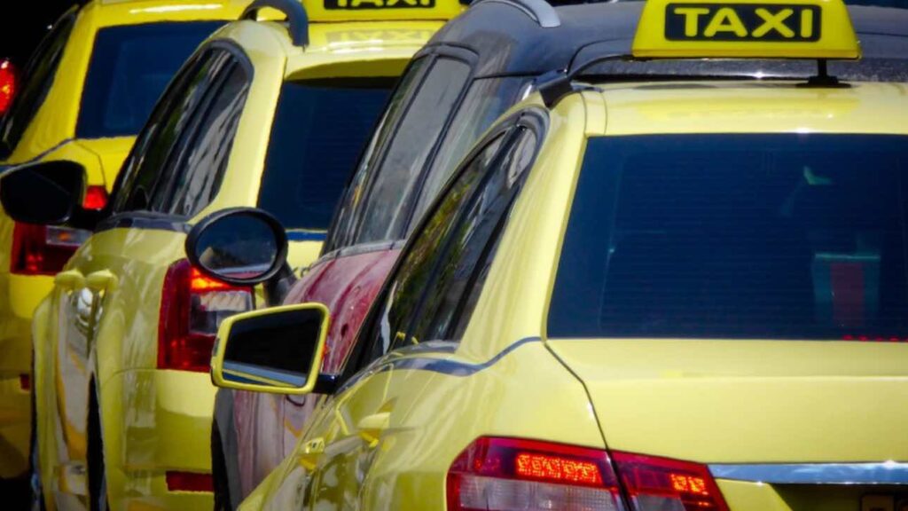 Σε απεργιακές κινητοποιήσεις διαρκείας από τις 13 Ιανουαρίου οι οδηγοί ταξί στην Αττική