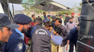 Τουλάχιστον 31 νεκροί και 169 τραυματίες μετά από έκρηξη σε τζαμί στο Πακιστάν