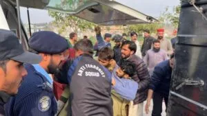 Τουλάχιστον 31 νεκροί και 169 τραυματίες μετά από έκρηξη σε τζαμί στο Πακιστάν