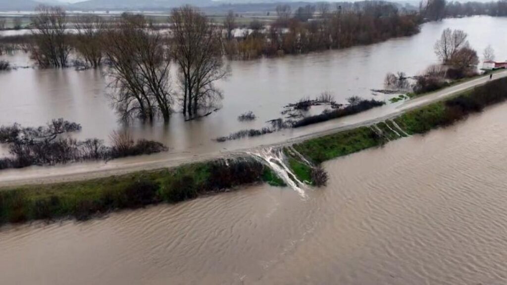 «Πνίγηκε» ο Εβρος: 150.000 στρέμματα κάτω από το νερό
