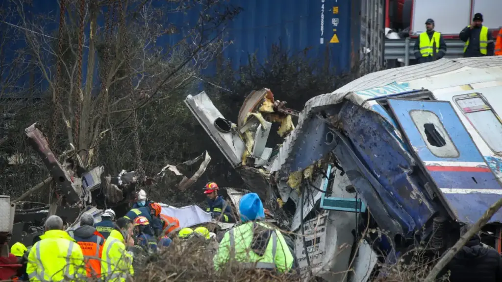 Κατερίνα Βουτσινά κατά Καρυστιανού για το σποτ των Τεμπών
