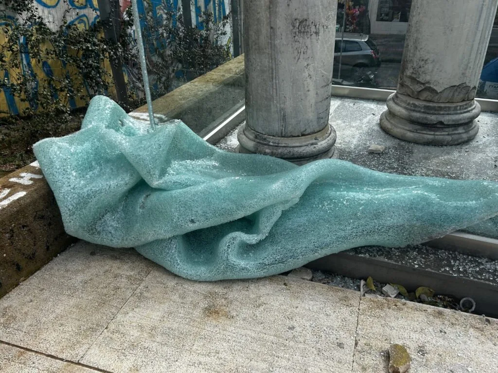 Αγρίνιο: Νέοι βανδαλισμοί στον περιβάλλοντα χώρο του Μητροπολιτικού Ναού Ζωδόχου Πηγής