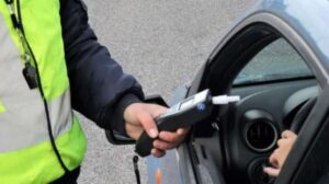 Κρήτη: Μεθυσμένος οδηγός «εισέβαλλε» με το ΙΧ του σε αυλή ενοικιαζόμενων δωματίων