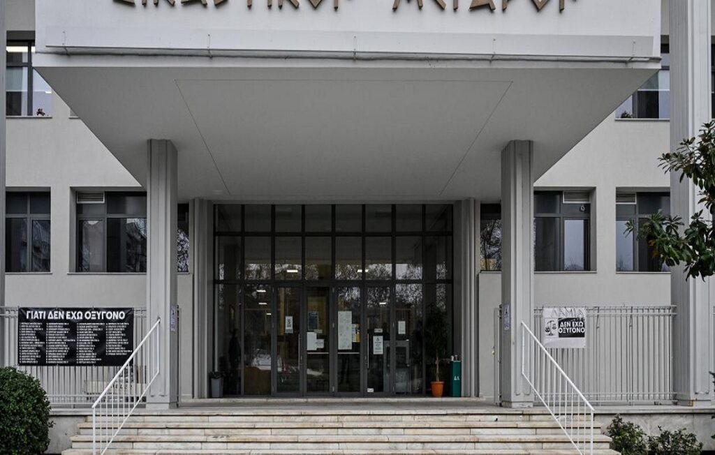 Ακυρώθηκαν οι πρώτες εκταφές θυμάτων των Τεμπών