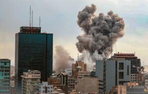 Η Τεχεράνη διαψεύδει τα περί συνομιλιών με τις ΗΠΑ