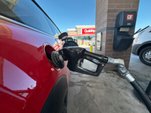 Ντόναλντ Τραμπ για τιμές καυσίμων: «Αν ανέβουν, ανέβηκαν»