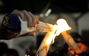 ΥΠΕΞ για Άγιο Φως: Η ελληνική πολιτεία θα εξαντλήσει κάθε δυνατότητα για την ασφαλή μεταφορά του στην Ελλάδα