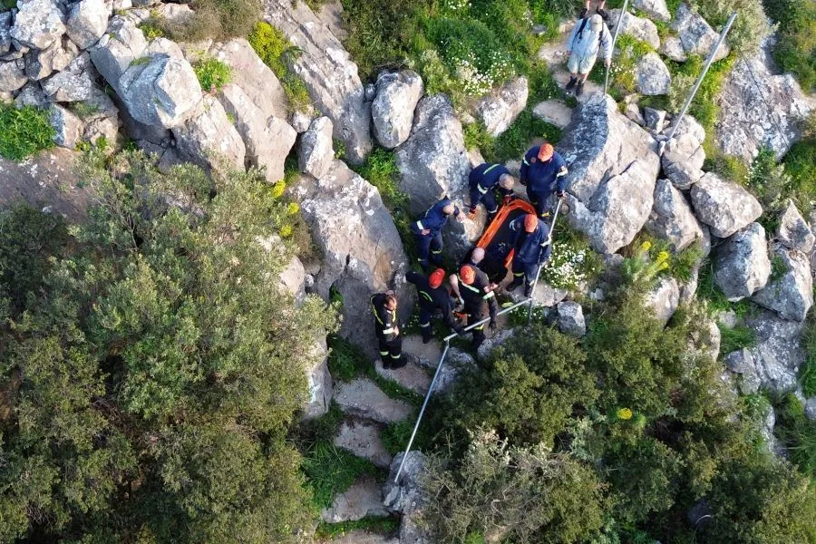 Ναύπλιο: 78χρονος Νορβηγός τουρίστας τραυματίστηκε σοβαρά μετά από πτώση σε δύσβατο σημείο
