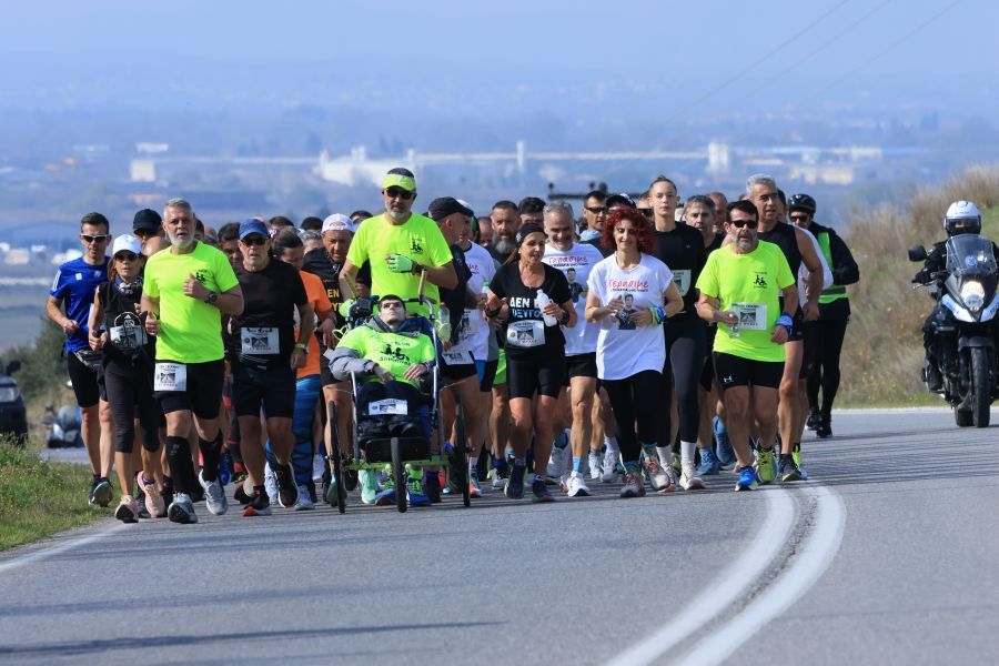 400 δρομείς έτρεξαν στον 3ο Δρόμο Μνήμης Τεμπών και τερμάτισαν στο σημείο «μηδέν»