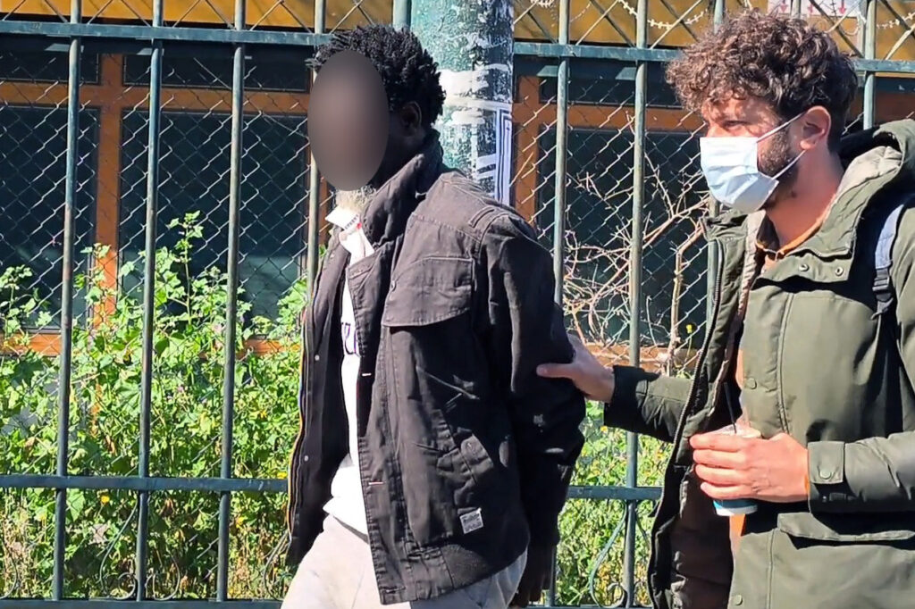 Στην Ευελπίδων ο 48χρονος Σουδανός που απειλούσε πως θα ανατινάξει το κτίριο της ΓΑΔΑ