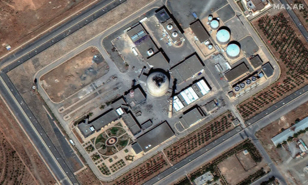 Το Ισραήλ επιβεβαιώνει τον βομβαρδισμό πυρηνικού αντιδραστήρα του Ιράν