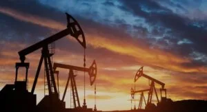 Άλμα έως 13% στις τιμές πετρελαίου μετά την κλιμάκωση στη Μέση Ανατολή