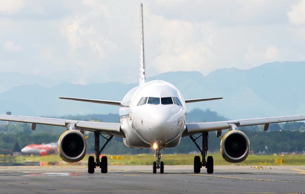 Σχέδιο ΣΟΚ των Βρυξελλών: «Οι εθνικές κυβερνήσεις να ζητήσουν από τους πολίτες να οδηγούν ή να πετούν λιγότερο»