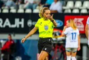 Καρέ γυναικών σφυρίζει τον Ηρακλή!