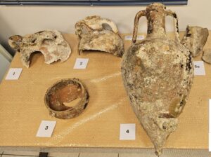 Εντοπίστηκαν στο σπίτι 50χρονου τμήματα ενάλιων αμφορέων – Χρονολογούνται στην Ελληνιστική, την Βυζαντινή και τη Νεότερη Περίοδο