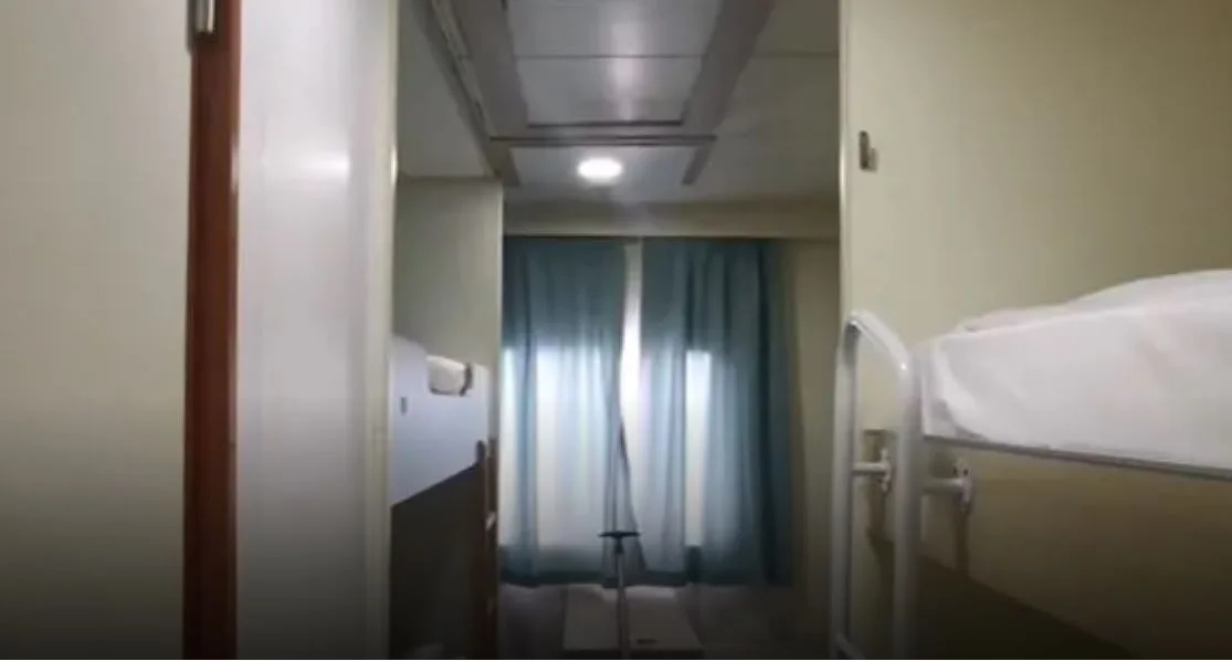 Τρόμος εν πλω σε σχολική εκδρομή - Αλλοδαπός εισέβαλλε γυμνός σε καμπίνα μαθητριών