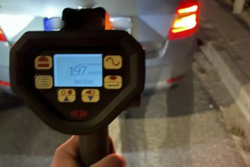 Συνελήφθη 22χρονος οδηγός που έτρεχε με 197 χλμ/ώρα – Δεν είχε δίπλωμα, πέρασε «κόκκινο» για να διαφύγει