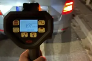 Συνελήφθη 22χρονος οδηγός που έτρεχε με 197 χλμ/ώρα – Δεν είχε δίπλωμα, πέρασε «κόκκινο» για να διαφύγει