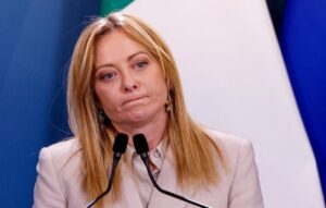 Μελόνι: «Παρέμβαση στα Στενά του Ορμούζ θα σήμαινε είσοδο στον πόλεμο»