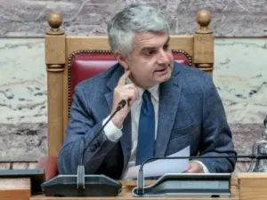 Ο Οδυσσέας Κωνσταντινόπουλος παραιτείται από βουλευτής μετά τη διαγραφή του