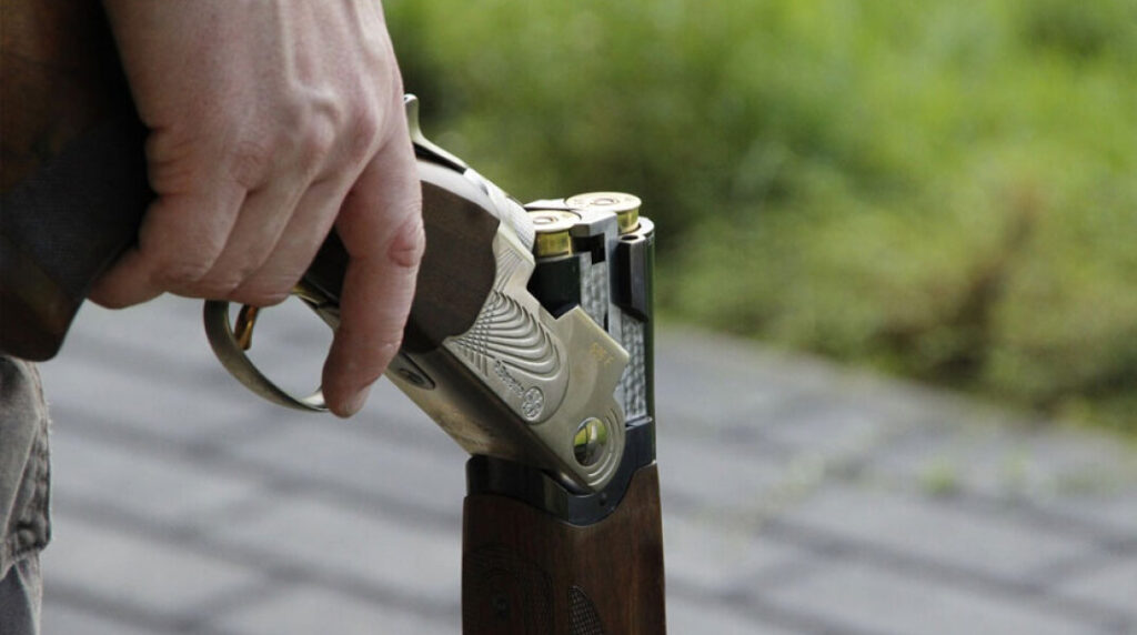 Θεσσαλονίκη: Βγήκε με όπλα στο μπαλκόνι και απειλούσε περαστικούς