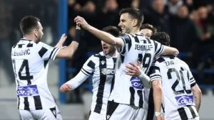 «Τεσσάρα» του ΠΑΟΚ και κορυφή