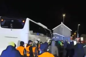 Χαμός με την ήττα της Σπόρτινγκ: Οι οπαδοί έκαναν «ντου» στο πούλμαν της αποστολής(Vid)